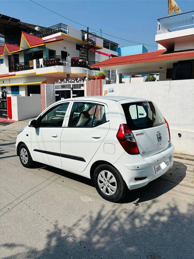 https://images10.gaadi.com/usedcar_image/4415932/original/processed_fc51c2ac9f65ba9c7dae136f85f47302.jpg?imwidth=6402