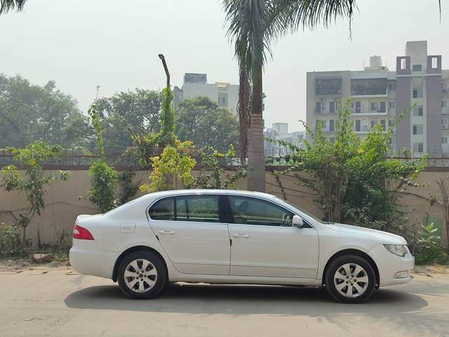 https://images10.gaadi.com/usedcar_image/4415936/original/a22ca6d013407a361247aef552a266e4.jpg?imwidth=6401