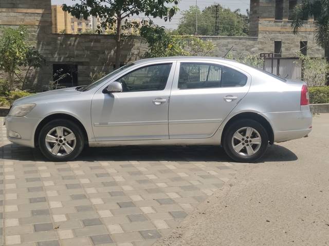 https://images10.gaadi.com/usedcar_image/4415944/original/ae5071b776b6610c008bee9330386835.jpg?imwidth=6402