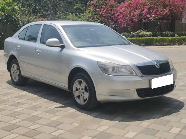 https://images10.gaadi.com/usedcar_image/4415944/original/processed_b9097a9612cc7bd0d7c6d98844f0c0d1.jpg?imwidth=6400