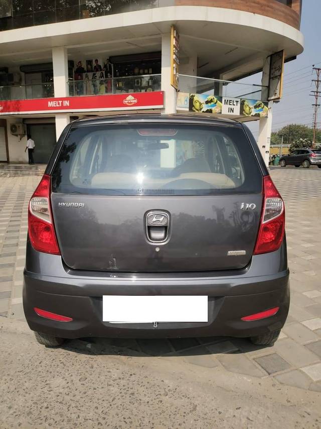 https://images10.gaadi.com/usedcar_image/4415950/original/processed_8cf4834276beb448adafc78802b1e865.jpg?imwidth=6402