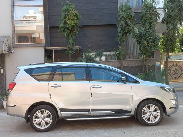 https://images10.gaadi.com/usedcar_image/4415997/original/processed_93010dcc51b19ad7bd3ff76c4a5a7f6d.jpg?imwidth=6401