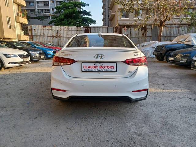 https://images10.gaadi.com/usedcar_image/4416147/original/processed_0680f20d2edabce8cf6f8fb71c9252ec.jpeg?imwidth=6402