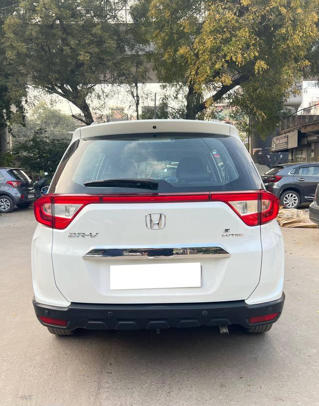 https://images10.gaadi.com/usedcar_image/4416395/original/processed_3344ed07-0f9b-486d-8fc9-330d8ab9a4a9.jpg?imwidth=6401
