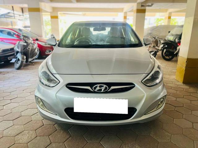 https://images10.gaadi.com/usedcar_image/4416429/original/processed_9a412414bad7399f4df3225d9f481f4d.jpg?imwidth=6402