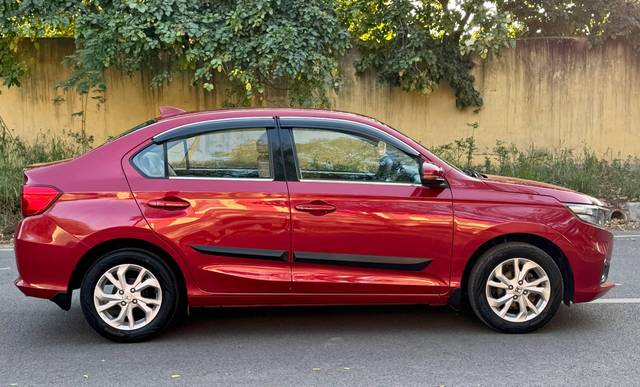 https://images10.gaadi.com/usedcar_image/4416434/original/processed_cd0bbdaecabec47bb46a1a1ca7a33a03.jpeg?imwidth=6401