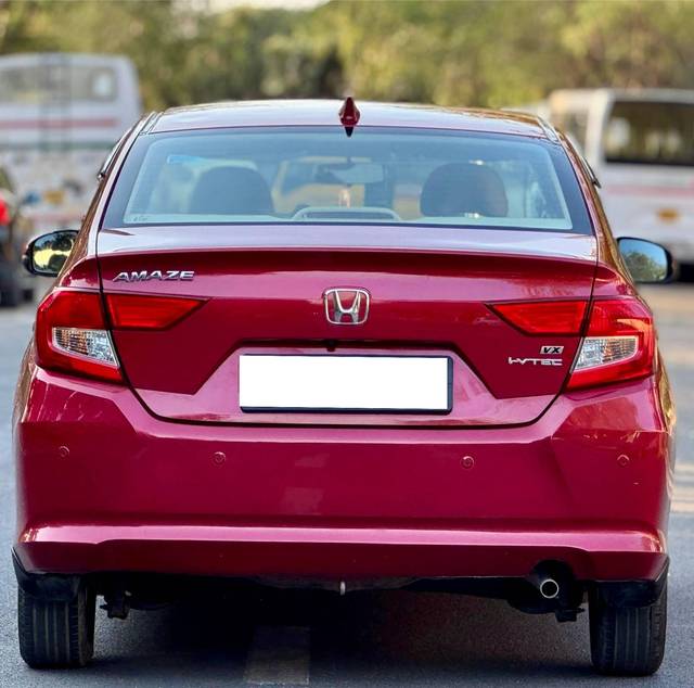 https://images10.gaadi.com/usedcar_image/4416434/original/processed_cdd51f56a8d7d37b4f84fadde9c02d4a.jpeg?imwidth=6402