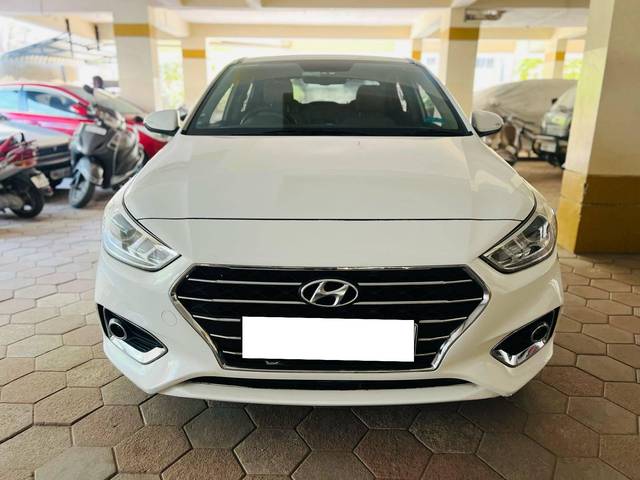 https://images10.gaadi.com/usedcar_image/4416441/original/processed_14f9c43d3dbc581083f87b24e2650ace.jpg?imwidth=6402