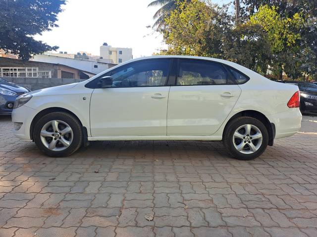 https://images10.gaadi.com/usedcar_image/4416491/original/50ac92aefedbbb84a6cd855a59490953.jpeg?imwidth=6401