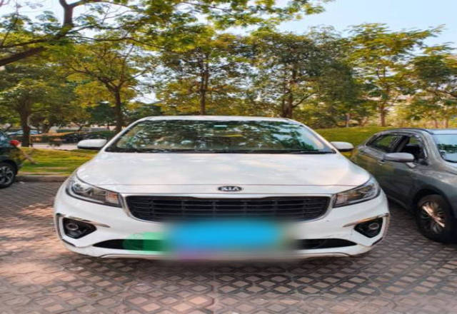 https://images10.gaadi.com/usedcar_image/4416612/original/c7ee7553382da88029325a18376426ad.jpeg?imwidth=6401