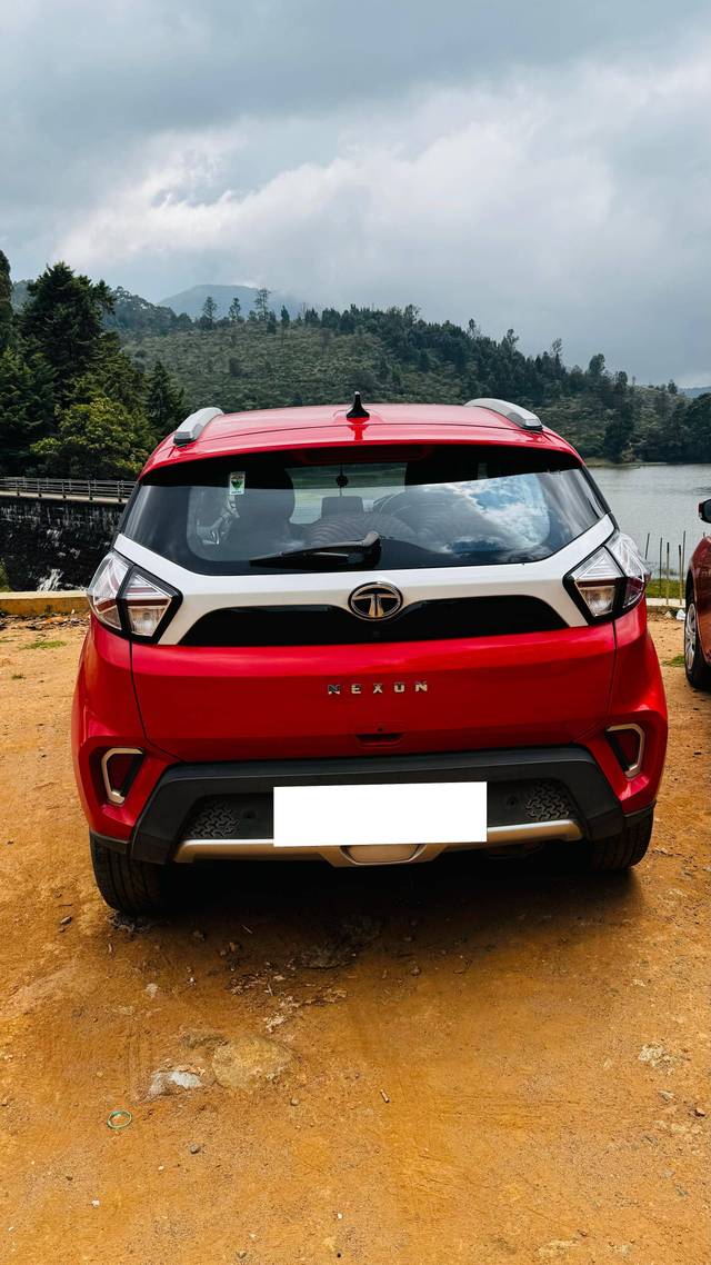 https://images10.gaadi.com/usedcar_image/4416614/original/ec45308c11d69c7e5745aa8a38254d6f.jpg?imwidth=6401