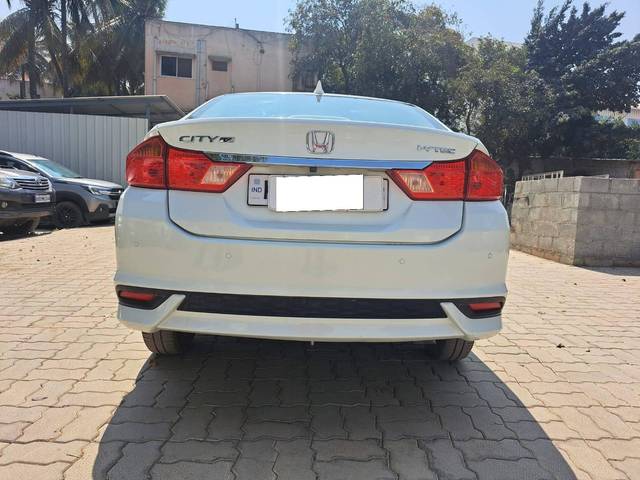 https://images10.gaadi.com/usedcar_image/4416703/original/processed_278a301296cb0f65f0e12828127dccc1.jpeg?imwidth=6401