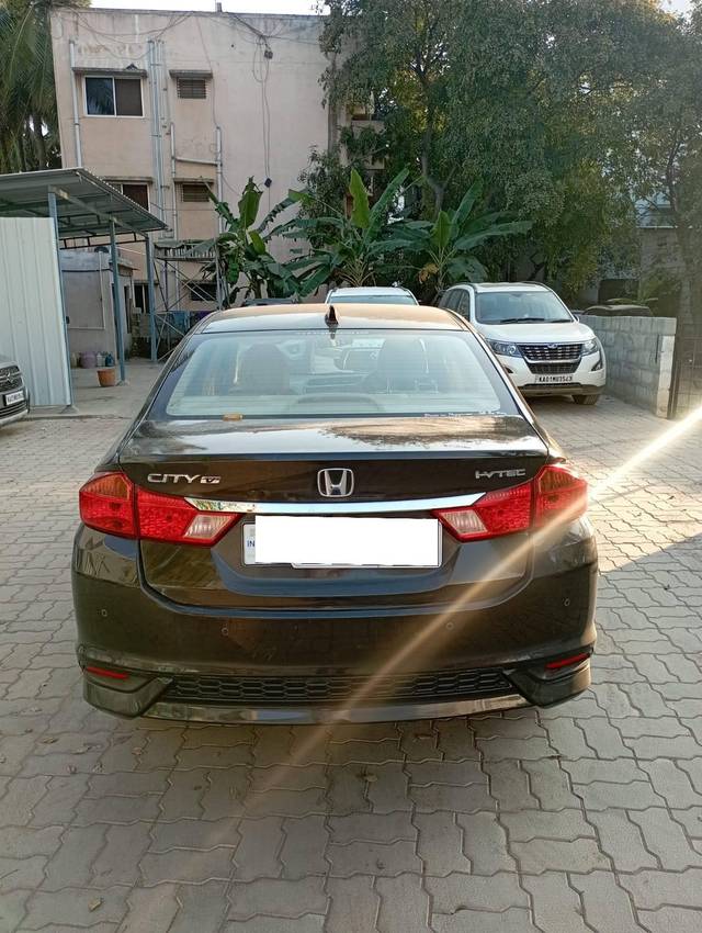 https://images10.gaadi.com/usedcar_image/4416727/original/processed_4c9217556711ac3b54bdbfcabd9658ca.jpeg?imwidth=6401