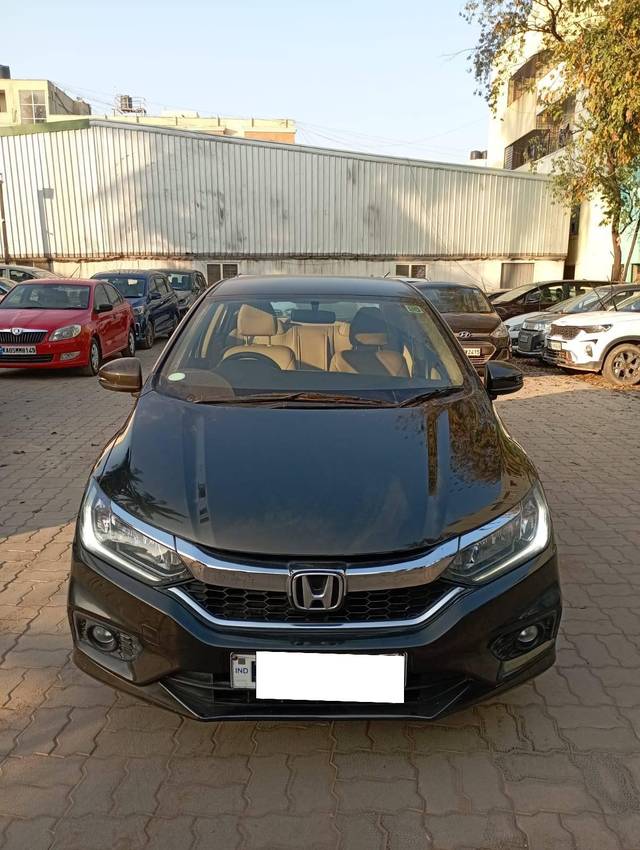 https://images10.gaadi.com/usedcar_image/4416727/original/processed_ad0dd6351c0b244d50d91d473bc819d9.jpeg?imwidth=6400