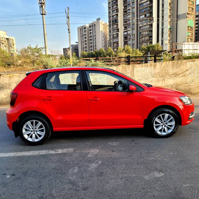 https://images10.gaadi.com/usedcar_image/4416797/original/b2ce0f979d1ec040b0df33c9f148747e.jpg?imwidth=6401