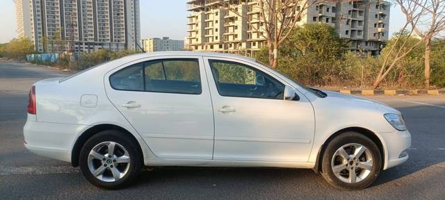 https://images10.gaadi.com/usedcar_image/4416820/original/dcc1d37ae01042217b41aca4396667d1.jpg?imwidth=6401