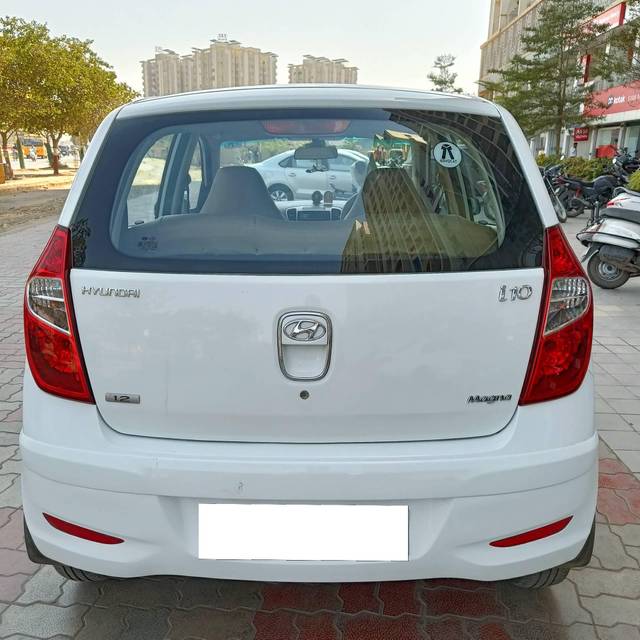 https://images10.gaadi.com/usedcar_image/4416884/original/processed_e4ca491f3a4415f8421b92837a96b677.jpg?imwidth=6401