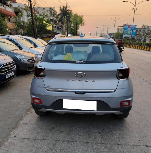 https://images10.gaadi.com/usedcar_image/4416899/original/processed_d5ce924314382ea97c6be0be1c25888e.jpg?imwidth=6401