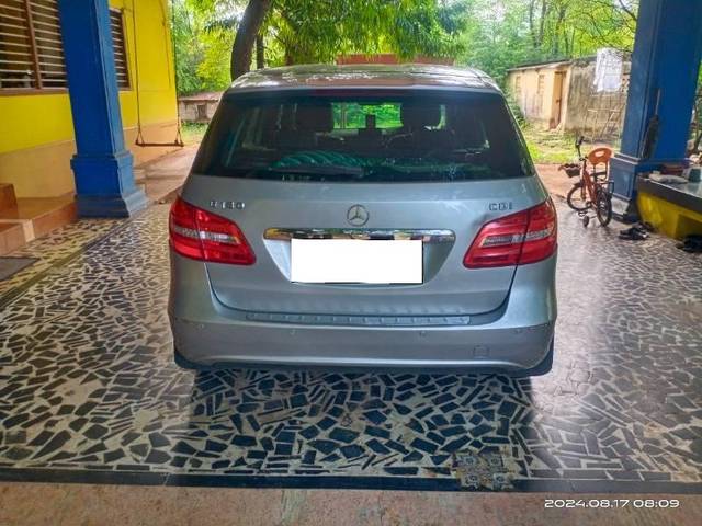 https://images10.gaadi.com/usedcar_image/4416968/original/processed_a69abb49-fdd1-4b87-9060-1eca6a4a572d.jpg?imwidth=6401