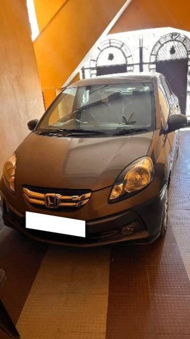 https://images10.gaadi.com/usedcar_image/4416973/original/processed_c14f7f34-bed5-497e-9aee-933dd640a130.jpeg?imwidth=6400