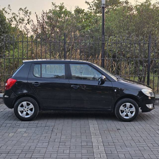 https://images10.gaadi.com/usedcar_image/4416989/original/11088b0dea4904f07abc321c8ccdae8b.jpg?imwidth=6401