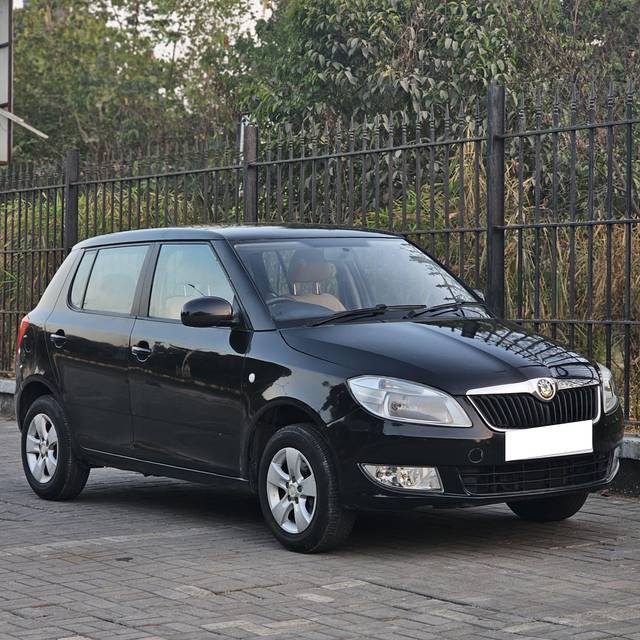 https://images10.gaadi.com/usedcar_image/4416989/original/processed_a6ea6bcb90af9fb78122875bcee2ada3.jpg?imwidth=6400