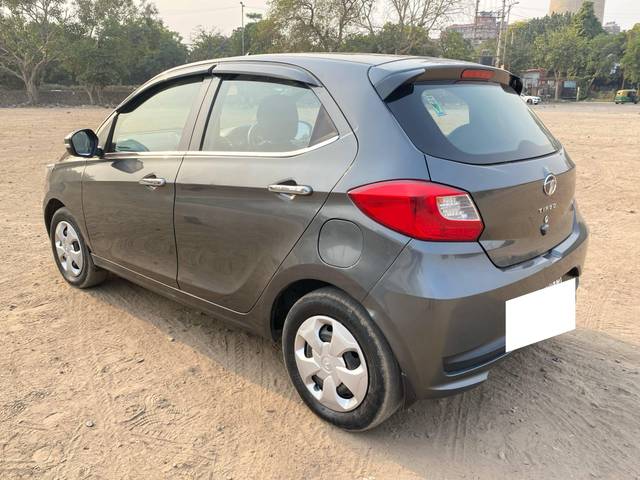 https://images10.gaadi.com/usedcar_image/4417010/original/processed_3905528ac07a0701f6291426d7f9a6ad.jpg?imwidth=6402