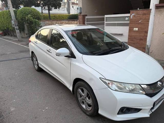 https://images10.gaadi.com/usedcar_image/4417024/original/processed_5fa9e530-4eae-4577-ad39-0e162adf811a.jpeg?imwidth=6400