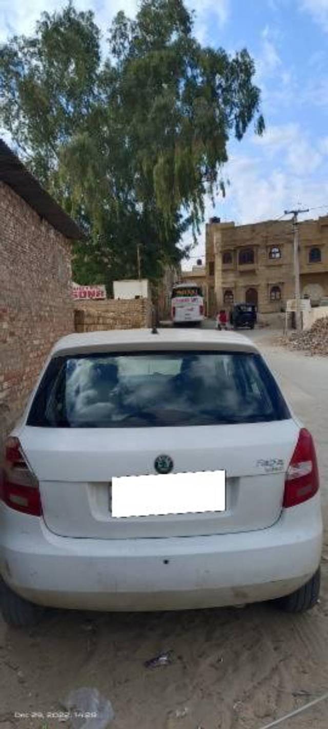 https://images10.gaadi.com/usedcar_image/4417061/original/processed_6864e386-ad43-4bd0-861c-66f373ea1661.jpg?imwidth=6401