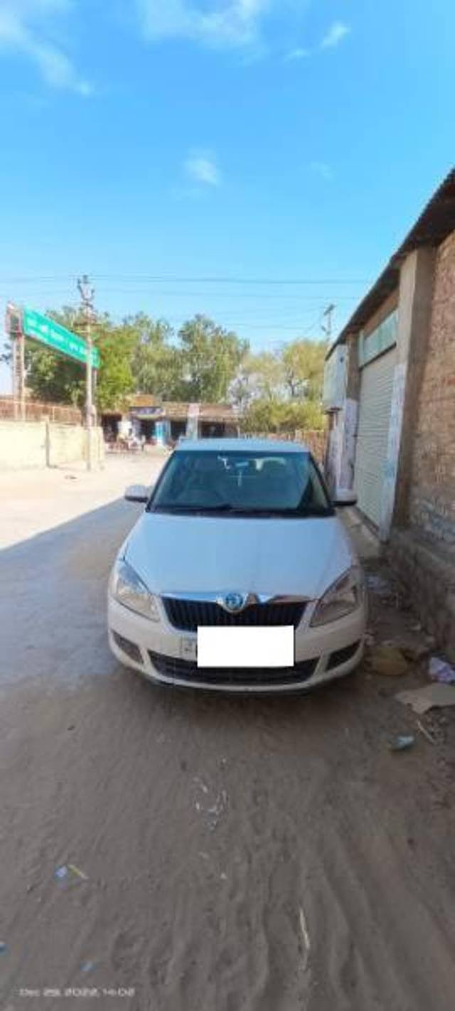 https://images10.gaadi.com/usedcar_image/4417061/original/processed_8976d065-e017-485d-b514-eb8534b4f982.jpg?imwidth=6400