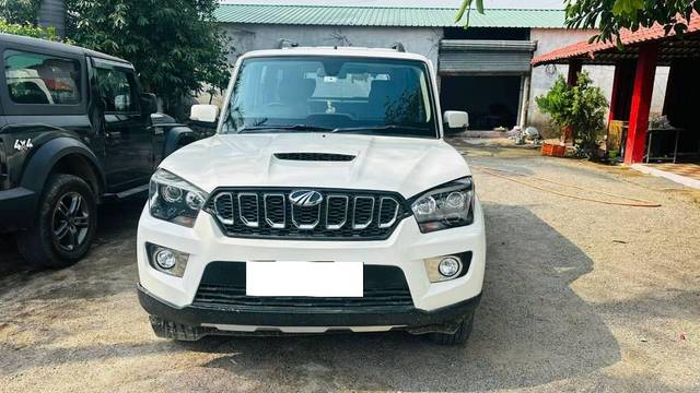 https://images10.gaadi.com/usedcar_image/4417093/original/processed_98af1616-dec3-44e0-91eb-336eda082db1.jpg?imwidth=6400