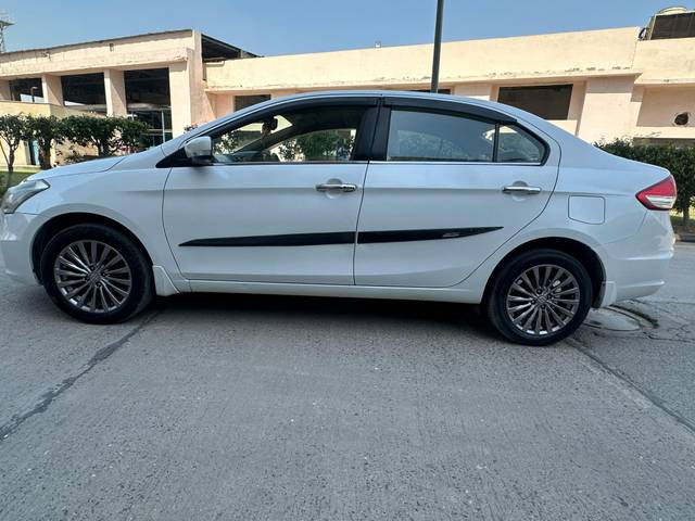 https://images10.gaadi.com/usedcar_image/4417127/original/73d45fa98fbbe50469919aaa0bb46196.jpg?imwidth=6402