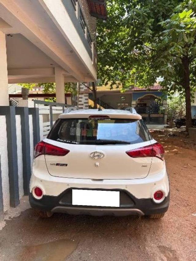 https://images10.gaadi.com/usedcar_image/4417132/original/processed_2920ca56-38ca-44da-bb96-20e4b4d3b48d.jpeg?imwidth=6401