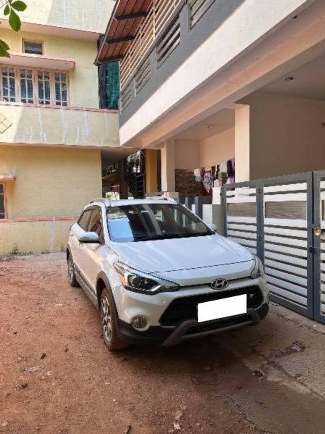 https://images10.gaadi.com/usedcar_image/4417132/original/processed_3b7a2375-b4bc-46a6-9b4f-16f2364976f7.jpeg?imwidth=6400