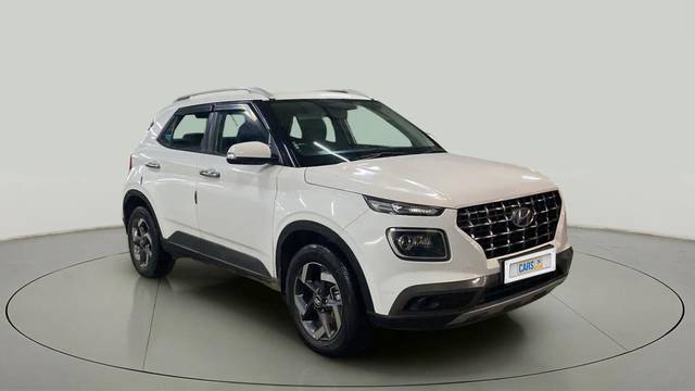 https://images10.gaadi.com/usedcar_image/4417154/original/e2a2f7471681bffb12387fa99d60f74b.jpg?imwidth=6400