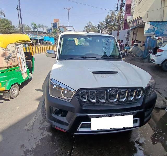 https://images10.gaadi.com/usedcar_image/4417165/original/processed_1da4b311-4f9b-42a0-87b8-3611171037de.jpg?imwidth=6400