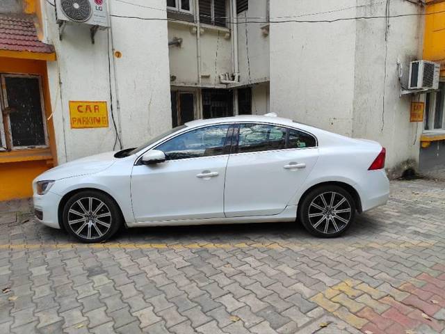 https://images10.gaadi.com/usedcar_image/4417182/original/processed_523bdc58-fe41-4168-9b8e-37ce52b414b9.jpg?imwidth=6402