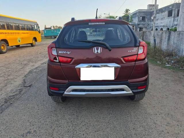 https://images10.gaadi.com/usedcar_image/4417200/original/processed_829dca84-c43b-463c-9fe8-f28fb4bcb3f8.jpg?imwidth=6401