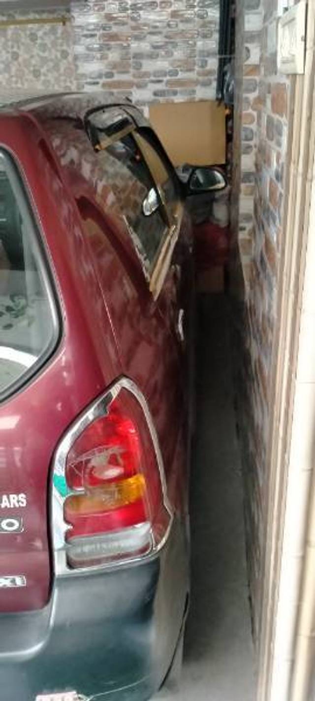 https://images10.gaadi.com/usedcar_image/4417419/original/e729bdb5a96110c07b689efe0a3c5dcc.jpg?imwidth=6401