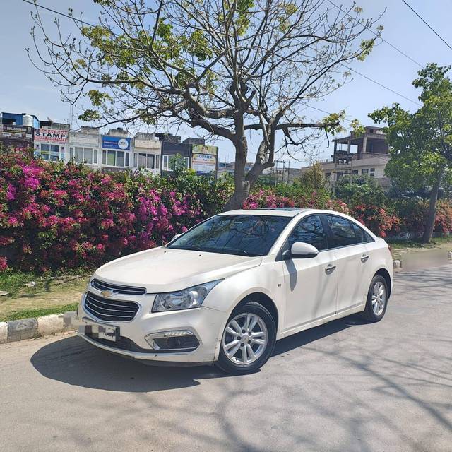 https://images10.gaadi.com/usedcar_image/4417510/original/processed_19a02b80c2a5e86cbd38058adac656ab.jpg?imwidth=6401