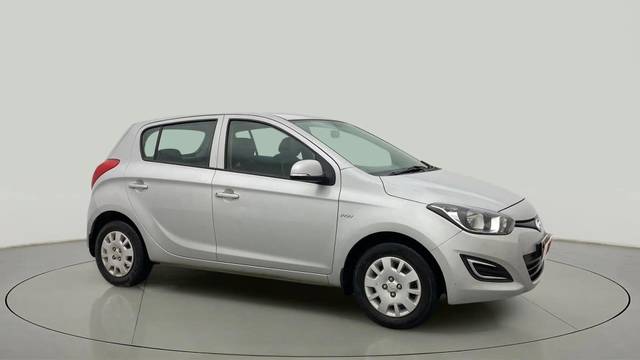 https://images10.gaadi.com/usedcar_image/4417598/original/b0e343f0b7793e0a57d267f3564ae3fe.jpg?imwidth=6400