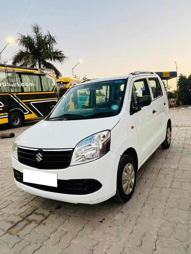 https://images10.gaadi.com/usedcar_image/4417677/original/processed_0e436ec51c2fc9ca5e963a66a7a40e24.jpg?imwidth=6400