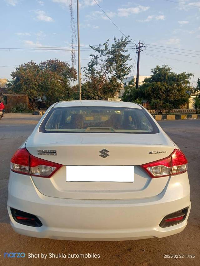 https://images10.gaadi.com/usedcar_image/4417751/original/processed_5a18ff2add0c99ffed7a49e2ef7562cc.jpeg?imwidth=6401