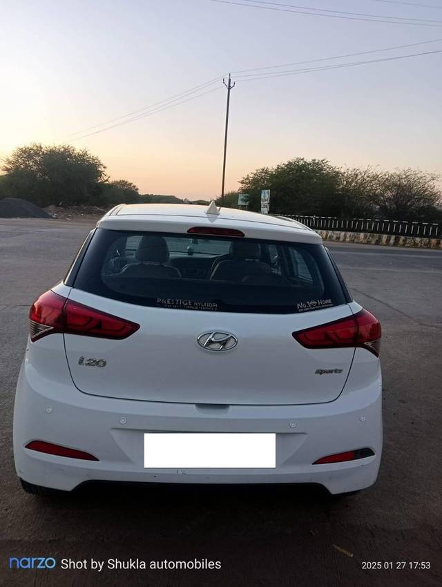 https://images10.gaadi.com/usedcar_image/4417769/original/processed_f2bebb2fcfc630486768d033483c97cb.jpeg?imwidth=6402