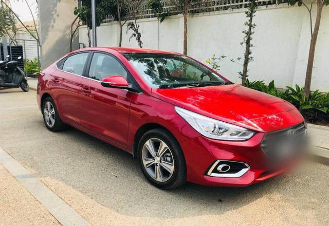 https://images10.gaadi.com/usedcar_image/4417784/original/8e5c8eb68ad5c1f81c0fd299a7d58003.jpeg?imwidth=6400