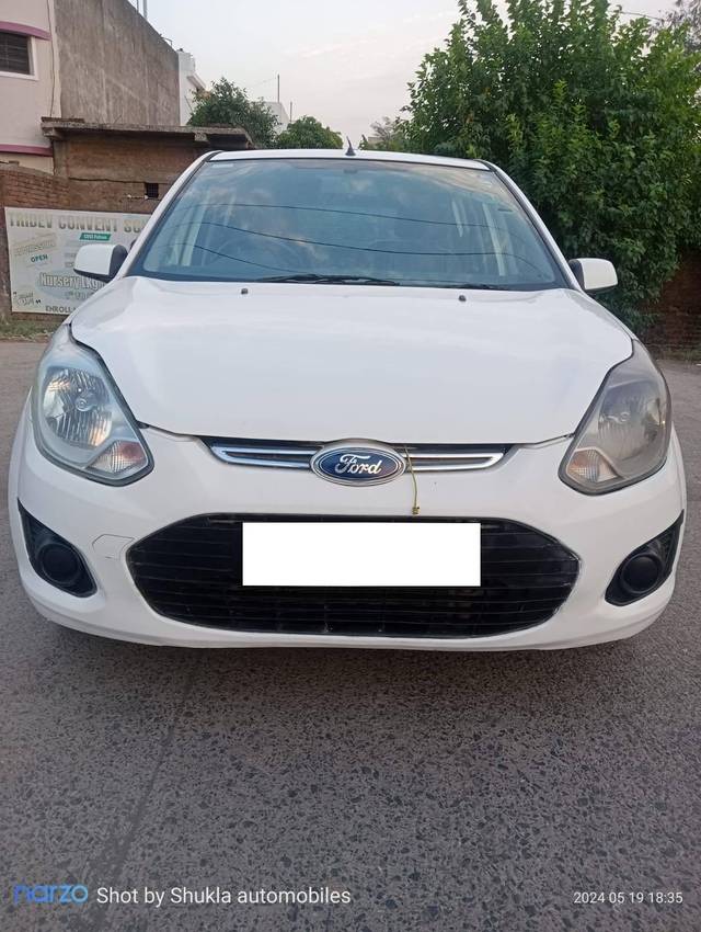 https://images10.gaadi.com/usedcar_image/4417798/original/processed_cefb7554b8204eb977916347f7842e37.jpeg?imwidth=6400