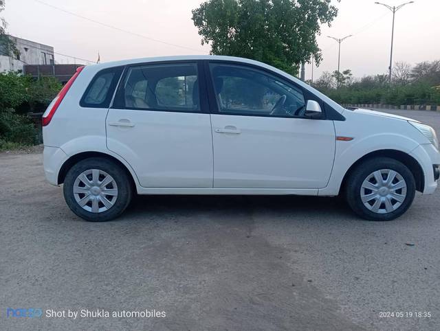 https://images10.gaadi.com/usedcar_image/4417798/original/processed_fcd486708a34a3b45c3be8671bce61c3.jpeg?imwidth=6401