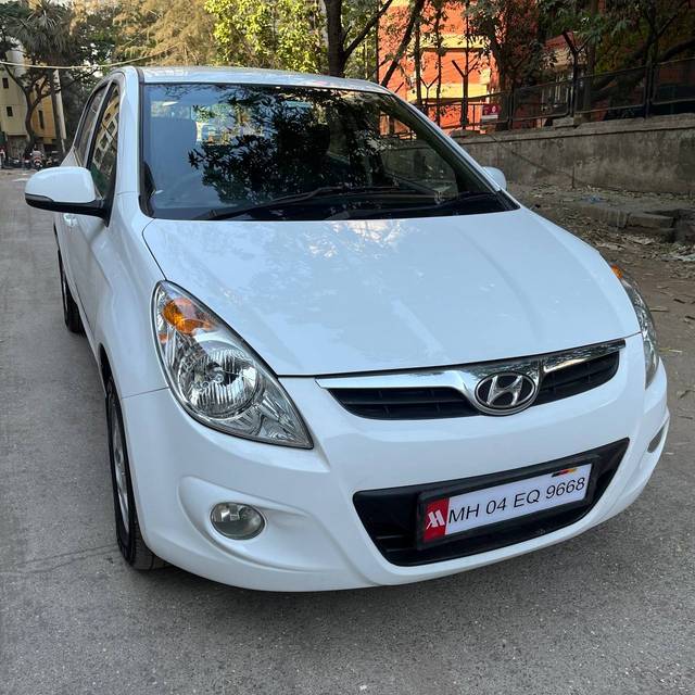 https://images10.gaadi.com/usedcar_image/4417878/original/676316ee8b8cb645fb4643eb3ee37077.jpg?imwidth=6402