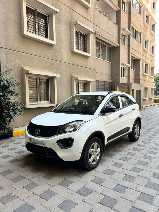 https://images10.gaadi.com/usedcar_image/4418054/original/ddcb0982f0d46f99e6ab14e3f62cc167.jpg?imwidth=6400