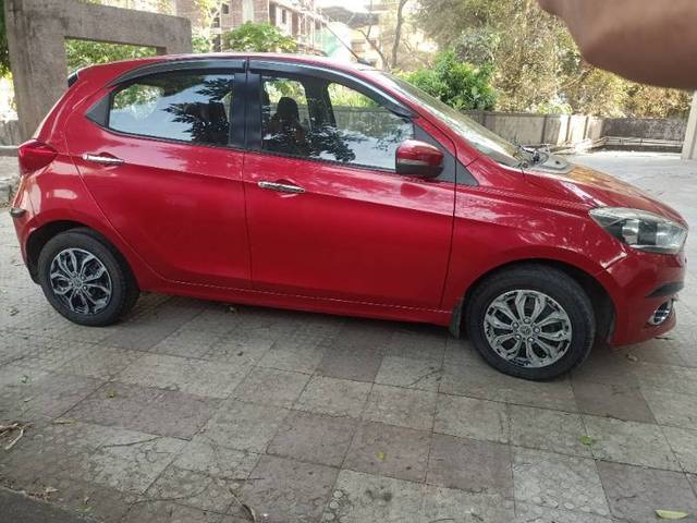 https://images10.gaadi.com/usedcar_image/4418059/original/38b87569f2e10d0cf7f968b4a5333f13.jpg?imwidth=6402